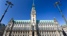 punto de encuentro del tour gratis de hamburgo delante del ayuntamiento
