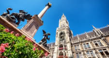 munich free tour meeting point in Marienplatz