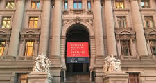 New York Free Tour meeting point in front of the National Museum of the American Indian